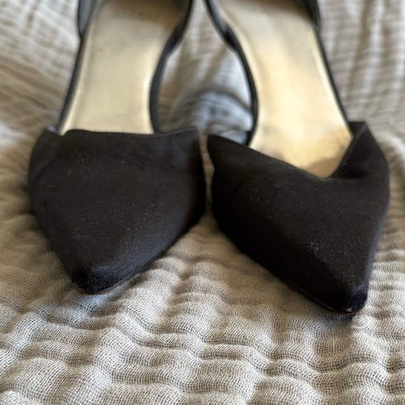 Stuart Weitzman Women’s 39 Vintage Black Point Toe Pumps Back Bow Satin Dressy - Picture 2 of 11